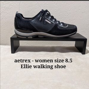 aetrex Ellie walking shoe
